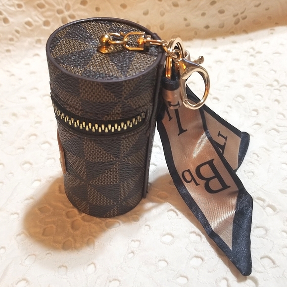 NEW Bucket Makeup Bag Purse Charm Keychain - Picture 4 of 6